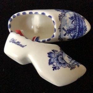💙 Hand painted Delft Pair of Shoes from Holland tied together with ribbon